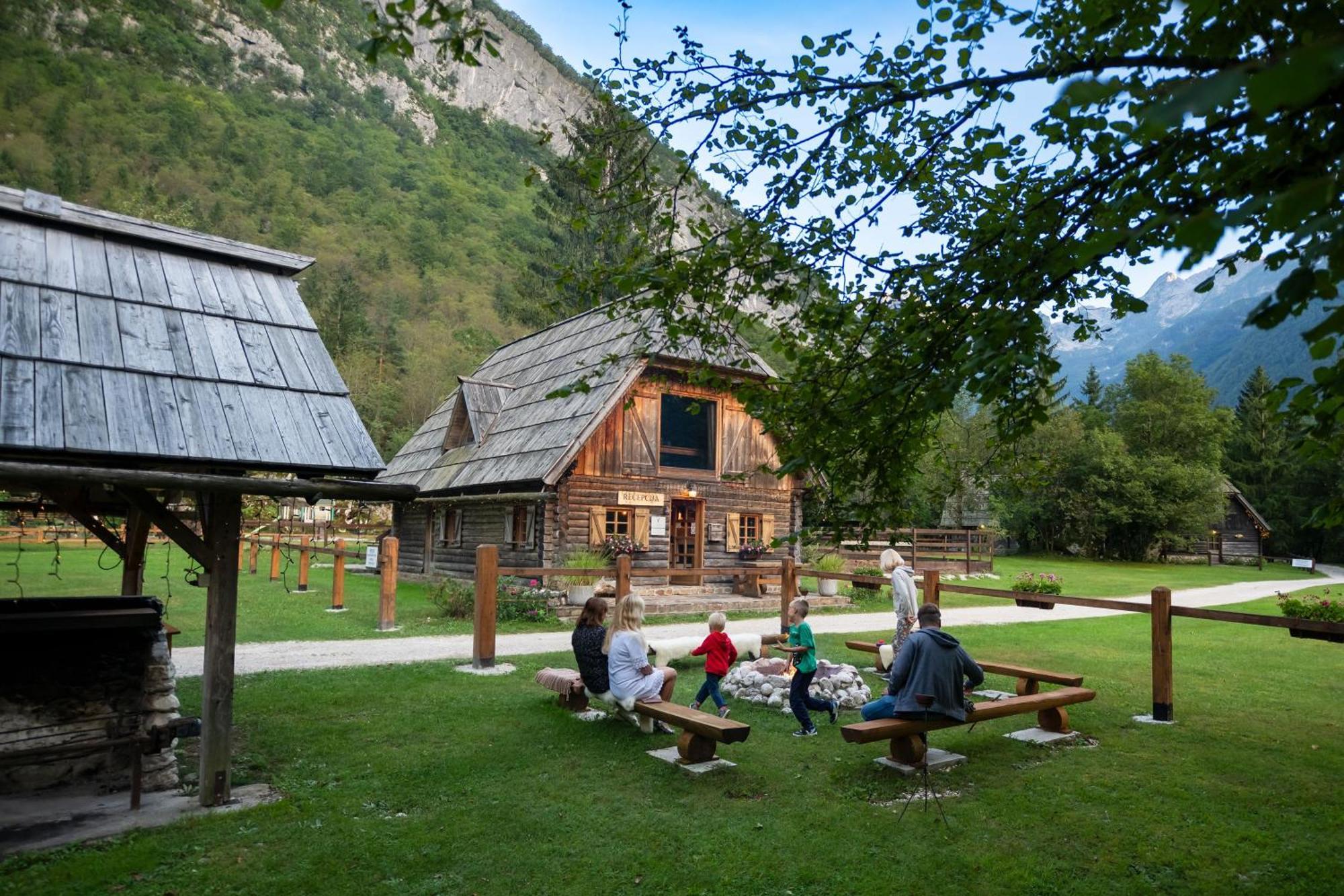 Pristava Lepena Village Luaran gambar